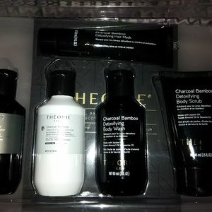 Theorie Charcoal Bamboo Detoxifying Discover Editi